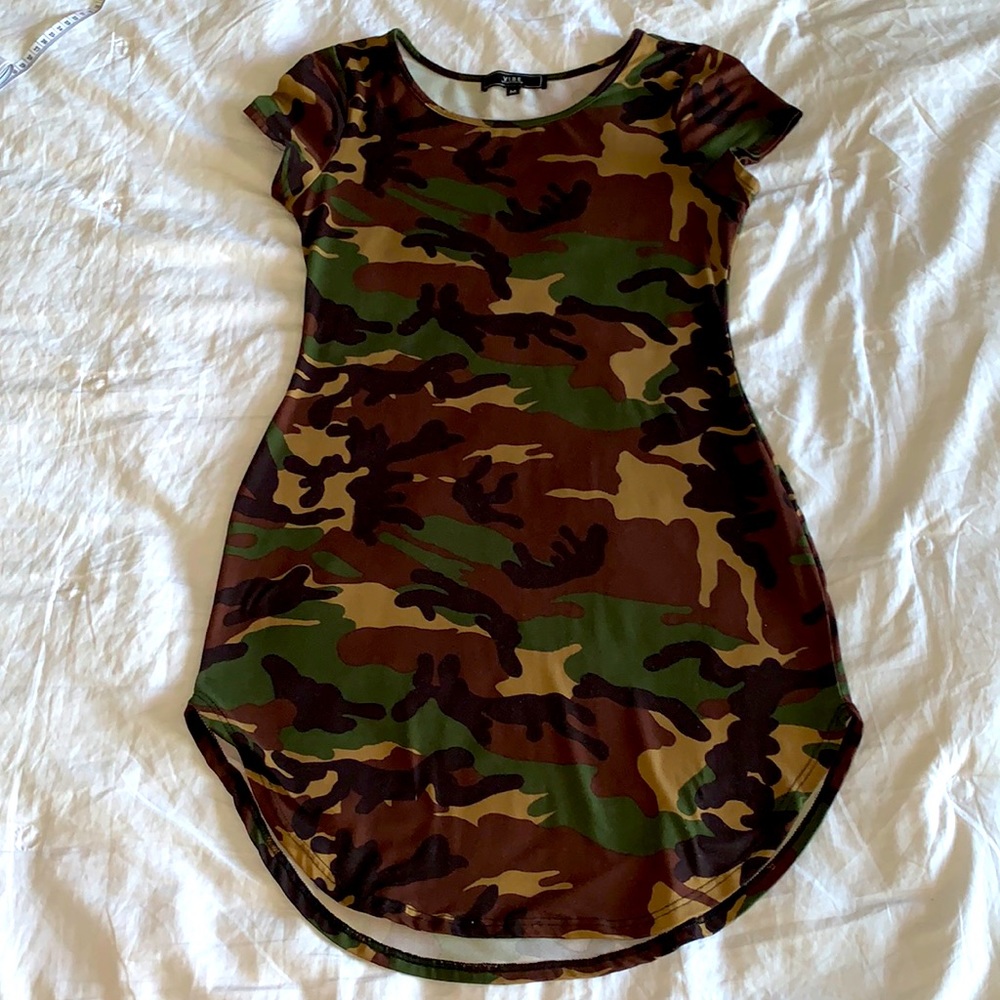 VIBE SPORTSWEAR Green Camo Dress (M)
